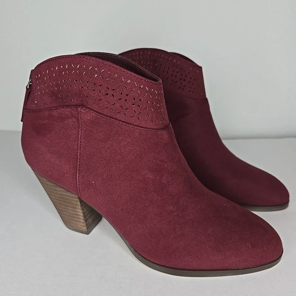 Violet & Red Womens Boot Jackson Booties 7.5 Burgundy Red Heeled Ankle Lazer Cut - Picture 1 of 10